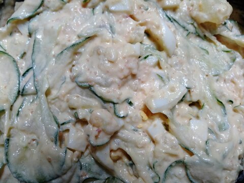 きゅうりとじゃがいもとゆで卵の明太子ソースサラダ